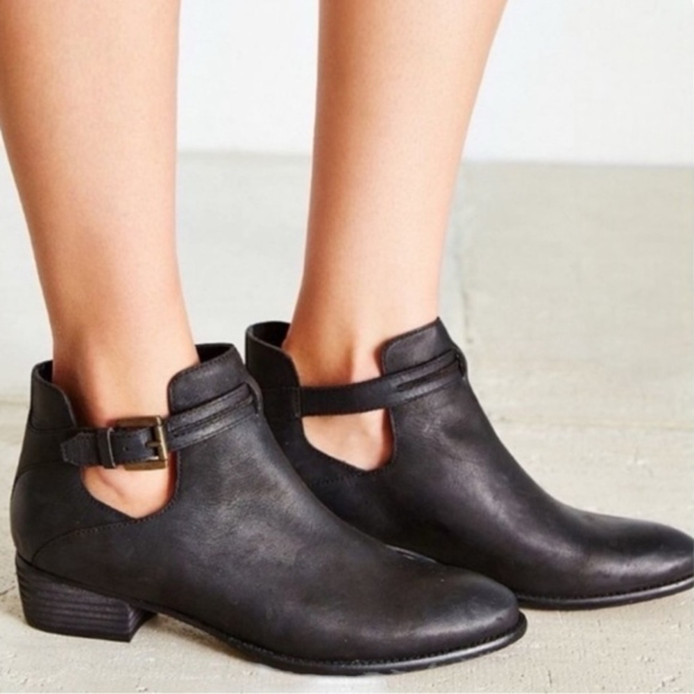 Anthro Seychelles Tourmaline Black Leather Ankle Strap Booties Sz 9.5